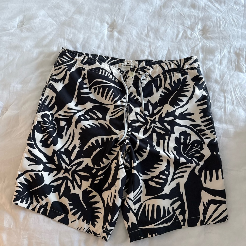 Club Monaco Men Black and White Board Shorts